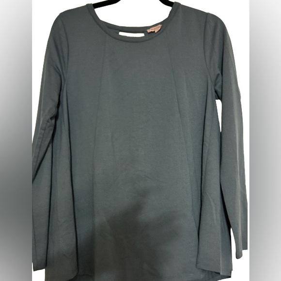 Remixes brand Knit swing top. - Picture 1 of 2